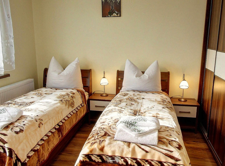 Powiększ obraz: Villa Jura - pokój tarasowy, widok części sypialnej